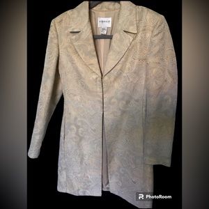 Hugo Buscati Collection ivory colored brocade long jacket with hooks, size 8 EUC